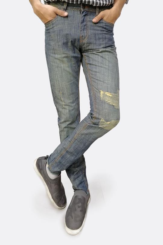 Carrot Fit Blue Shaded Jeans With Bleach Effect